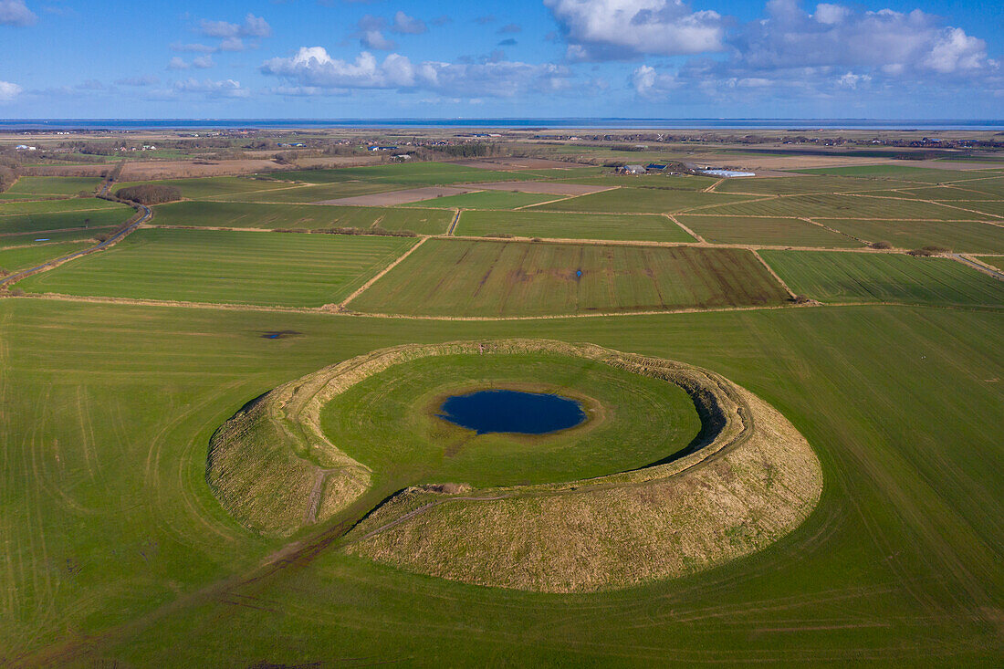 Die Lembecksburg ist eine abgegangene Ringwallanlage nahe dem Ort Borgsum, Insel Föhr, Schleswig-Holstein, Deutschland