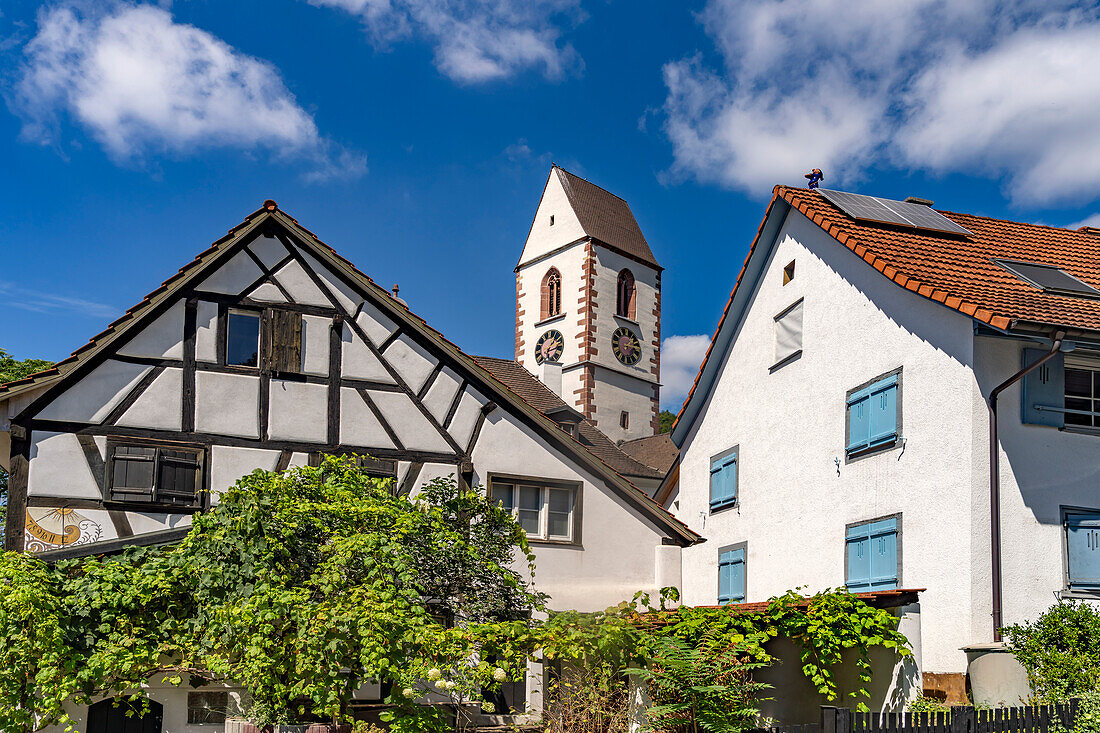 Die Kirche St. Leodegar in  Grenzach-Wyhlen, Baden-Württemberg, Deutschland