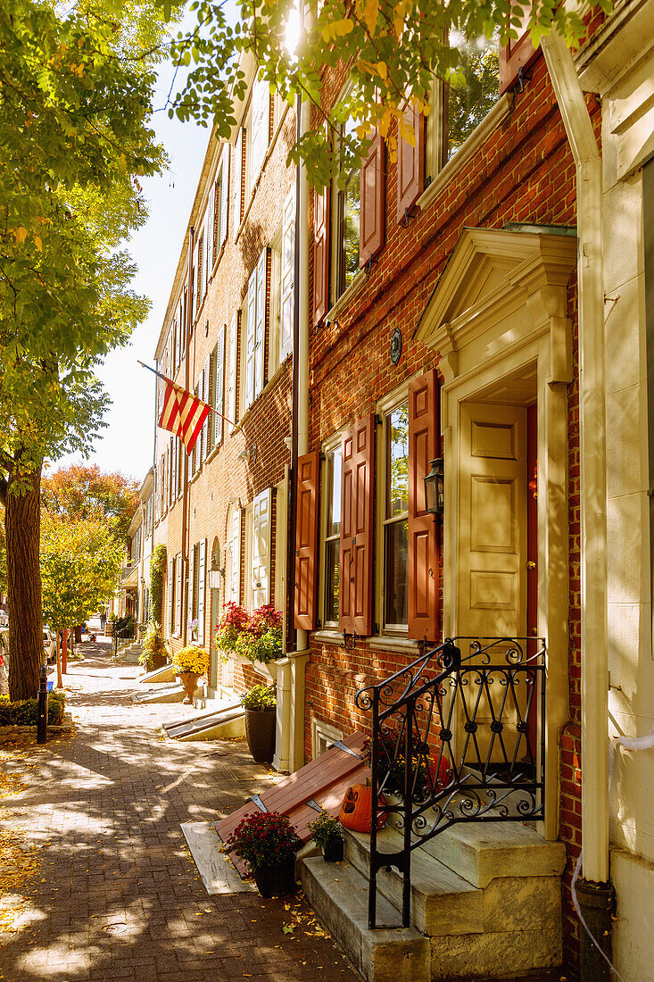  Houses on 2nd Street (Second Street) in the Society Hill neighborhood in the Historic Waterfront District in Philadelphia, Pennsylvania, USA 