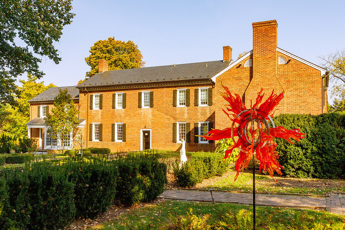  Museum of the Shenandoah Valley with Glen Burnie House and Gardens with glass sculpture Fireball by Craig Mitchell Smith (2013) in Winchester, Frederick County, Virginia, USA 