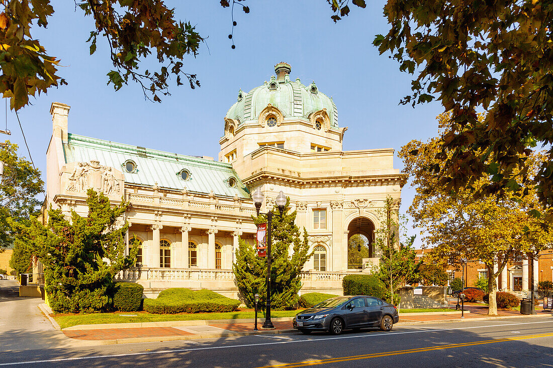  Handley Library in Winchester, Frederick County, Virginia, USA 