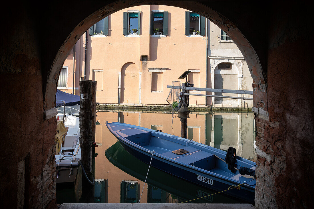  View of the Vena Canal with its colorful houses and boats, Chioggia, Venice Lagoon, Veneto, Italy, Europe 