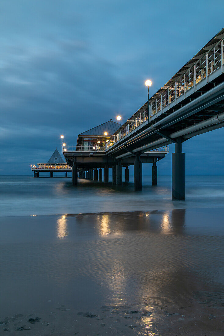  Heringsdorf pier in the evening, Baltic Sea, Usedom Island, Heringsdorf, Mecklenburg-Western Pomerania, East Germany, Germany, Europe 