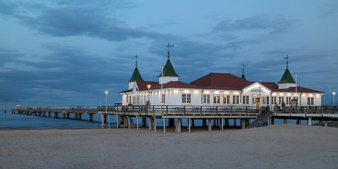 Seebrücke Ahlbeck am Abend, Ostsee, Insel Usedom, Ahlbeck, Mecklenburg-Vorpommern, Ostdeutschland, Deutschland, Europa