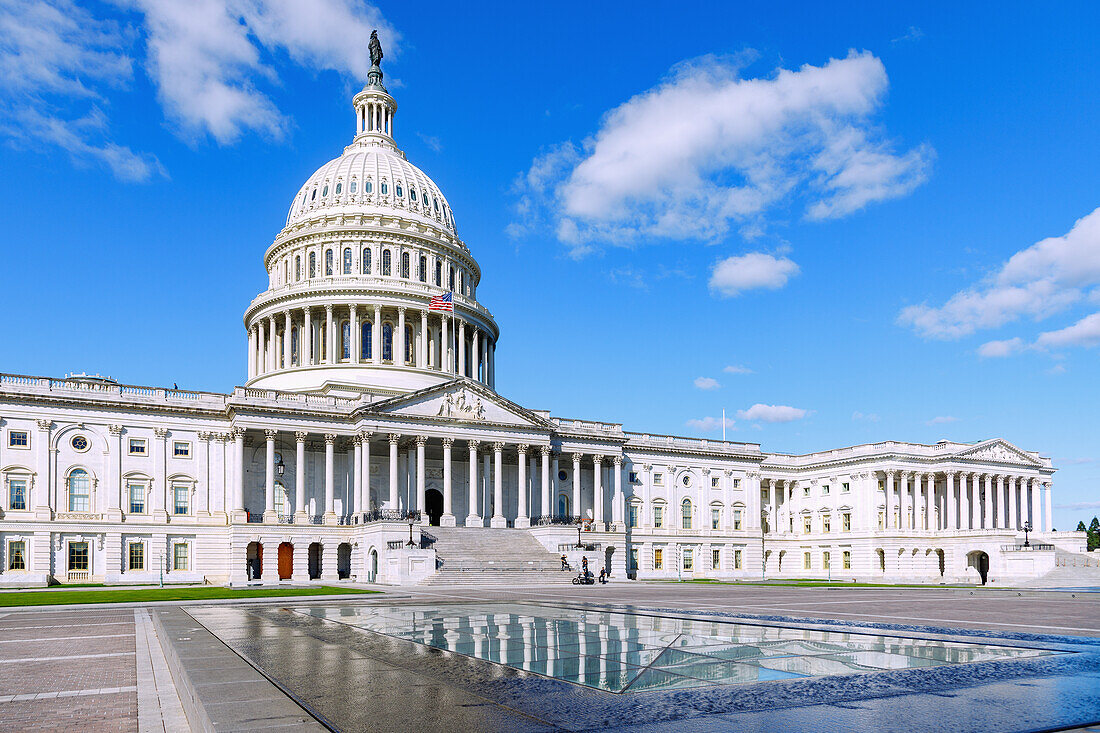  United States Capitol (US Capitol Building) in Washington DC, District of Columbia, USA 