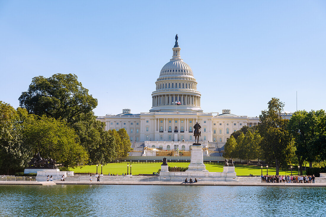  Reflecting Pool, Ulysses S. Grant Memorial and United States Capitol in Washington DC, District of Columbia, USA 