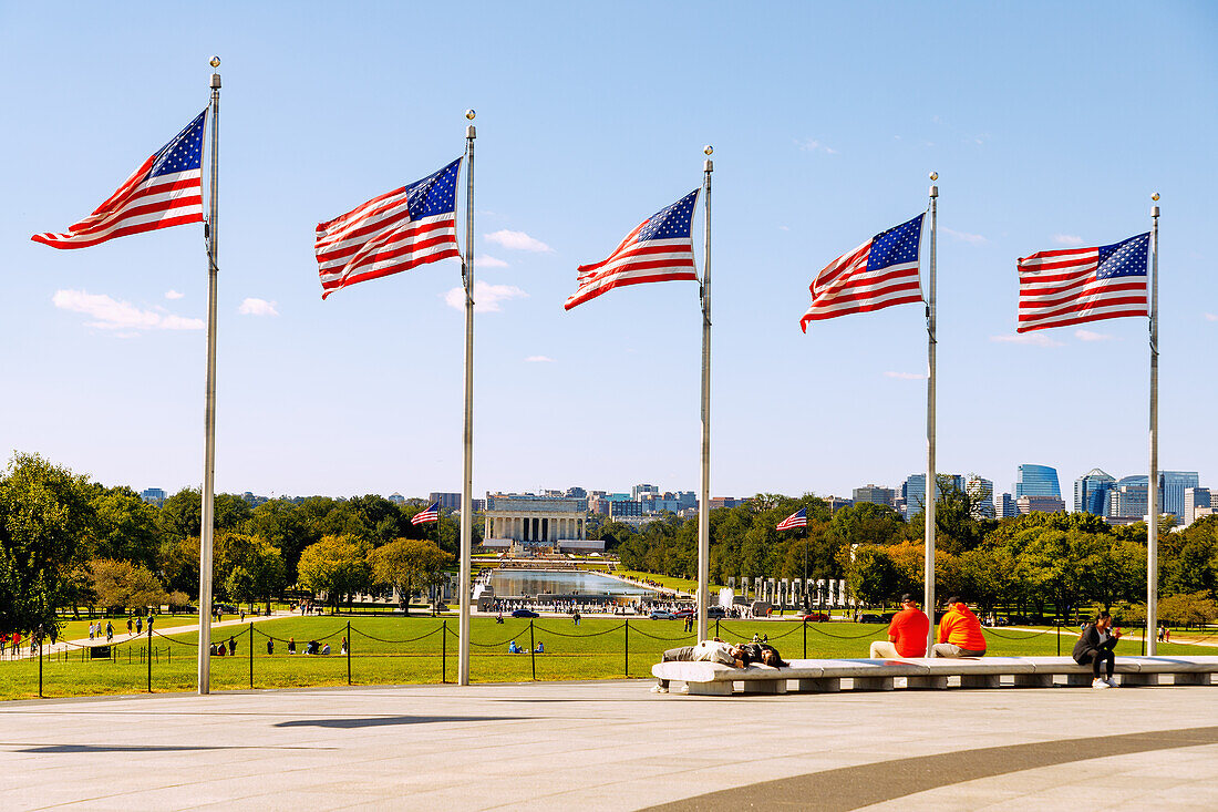  View from the Washington Monument to the Reflecting Pool and Lincoln Memorial at the National Mall and Memorial Parks in Washington DC, District of Columbia, USA 