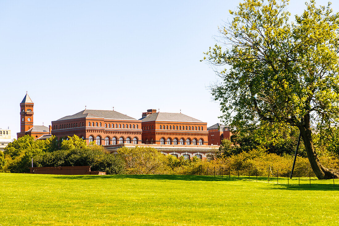 The Smithsonian Institution an der National Mall and Memorial Parks in Washington DC, District of Columbia, USA