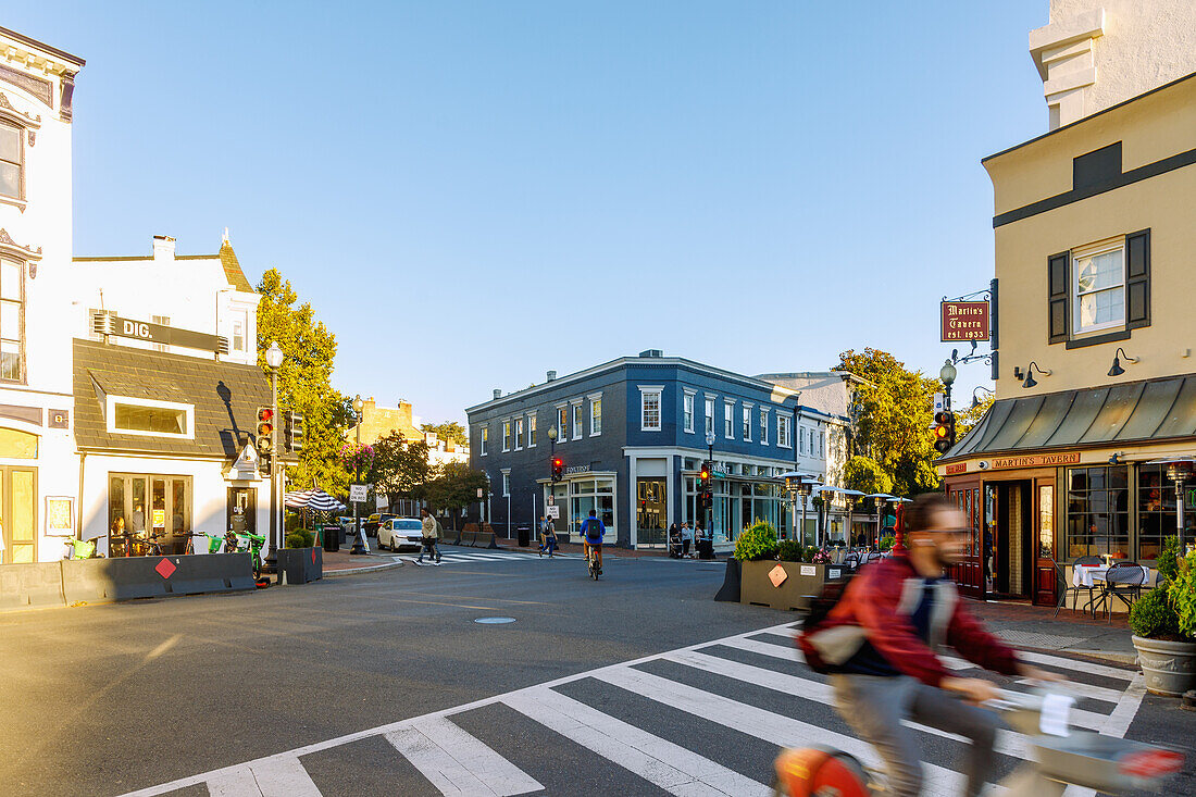  Wisconsin Street with Martin&#39;s Tavern in the Georgetown district of Washington DC, District of Columbia, USA 