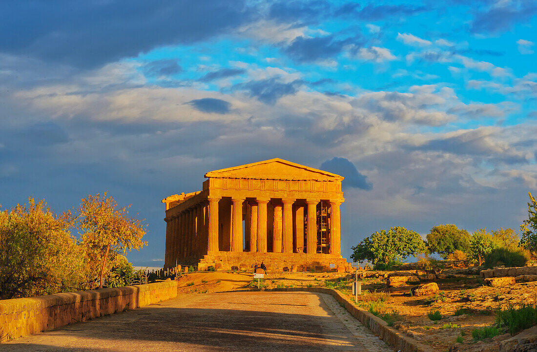  Tempel der Concordia, Tal der Tempel, Agrigent, Sizilien, Italien 