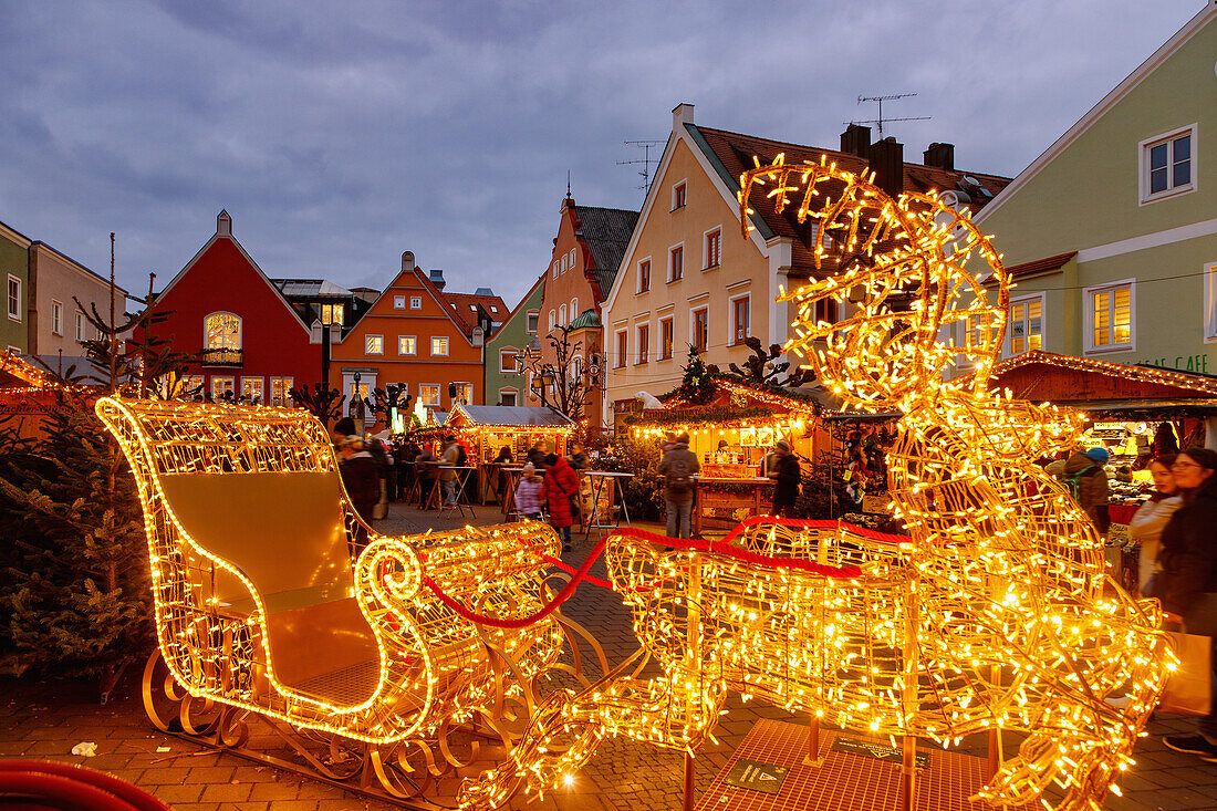 Christkindlmarkt am Kleinen Platz in Erding in Bayern in Deutschland