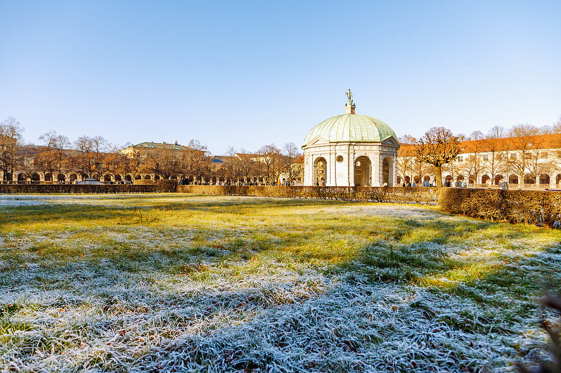 Hofgarten mit Dianatempel in München in Oberbayern