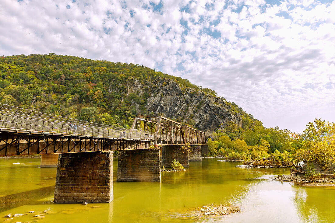  Pedestrian bridge on the Appalachian Trail to the Maryland Heights viewpoint in Harpers Ferry National Historical Park at the confluence of the Shenandoah and Potomac Rivers, Jefferson County, West Virginia, USA 