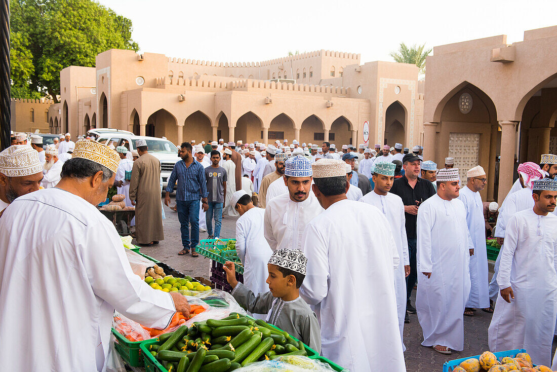 Big Friday Market in the walled Old Town of Nizwa, Ad Dakhiliyah Region, Sultanate of Oman, Arabian Peninsula, Middle East