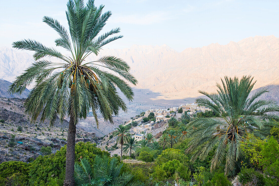 Wakan village in the Western Hajar Mountains, South Batinah Governorate in the border with Al Dakhiliyah Governorate through Al Hajar mountain range. Sultanate of Oman, Arabian Peninsula, Middle East