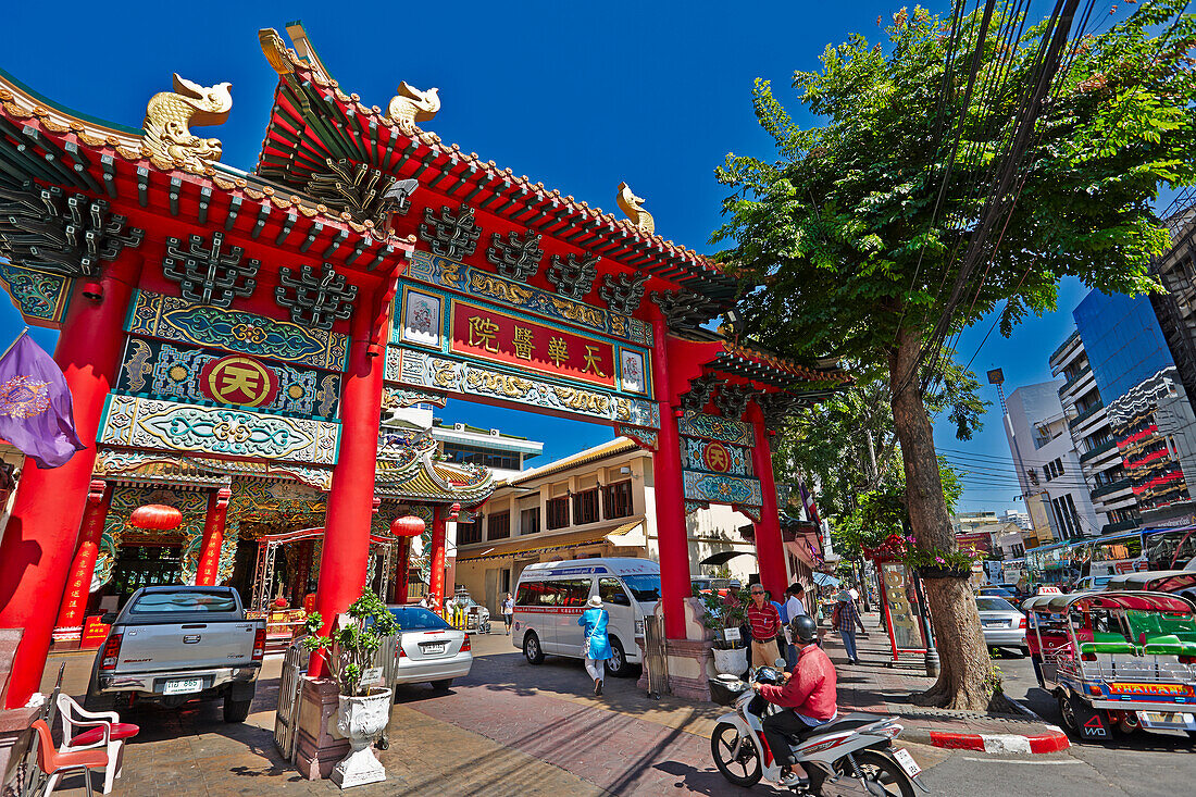 Außenansicht des Kuan Yim-Schreins (Chao Mae Kuan Im-Schrein). Chinatown-Viertel, Bangkok, Thailand