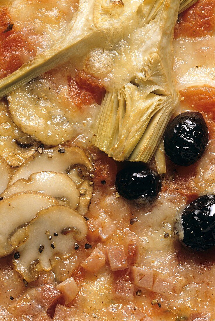 Pizza quattro stagioni (Pizza mit vier Auflagen, Italien)