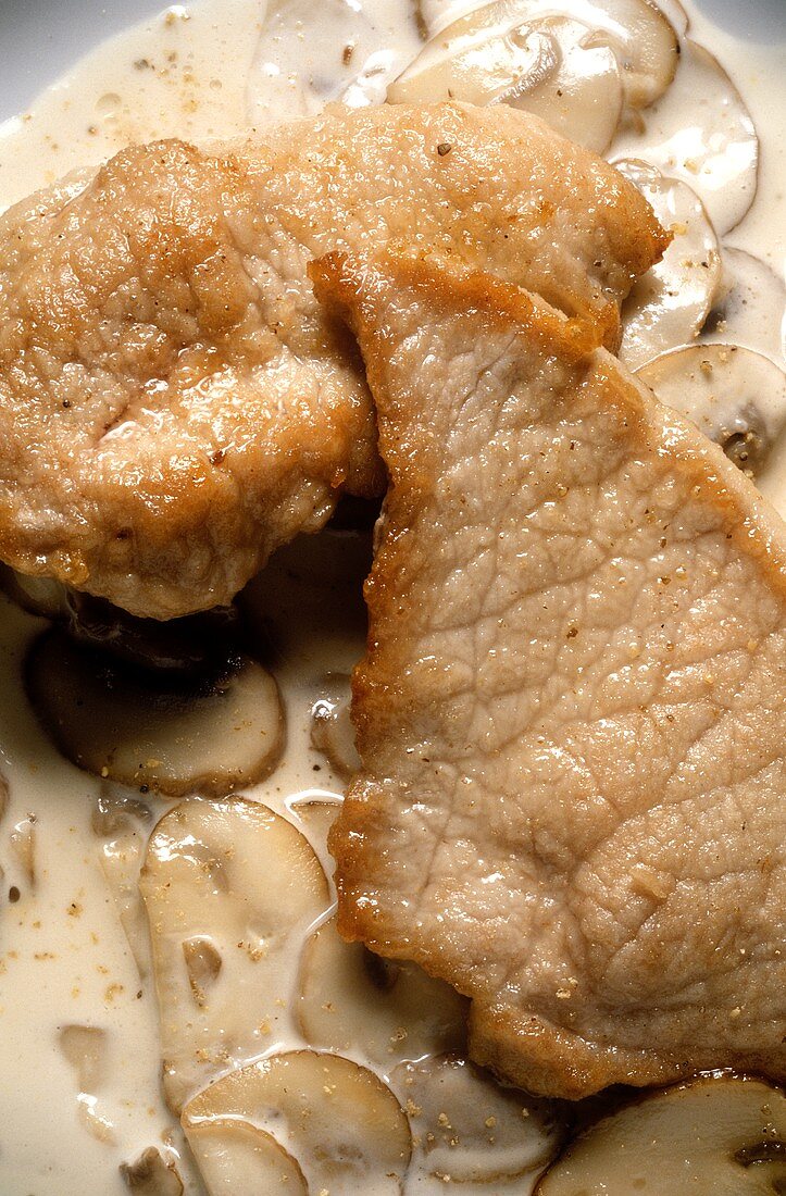 Scaloppine ai funghi (veal escalopes with mushrooms, Italy)