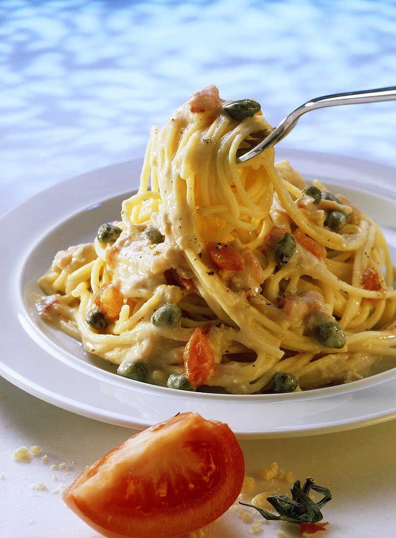 Spaghetti alla mazzarese (spaghetti with tuna sauce, Italy)