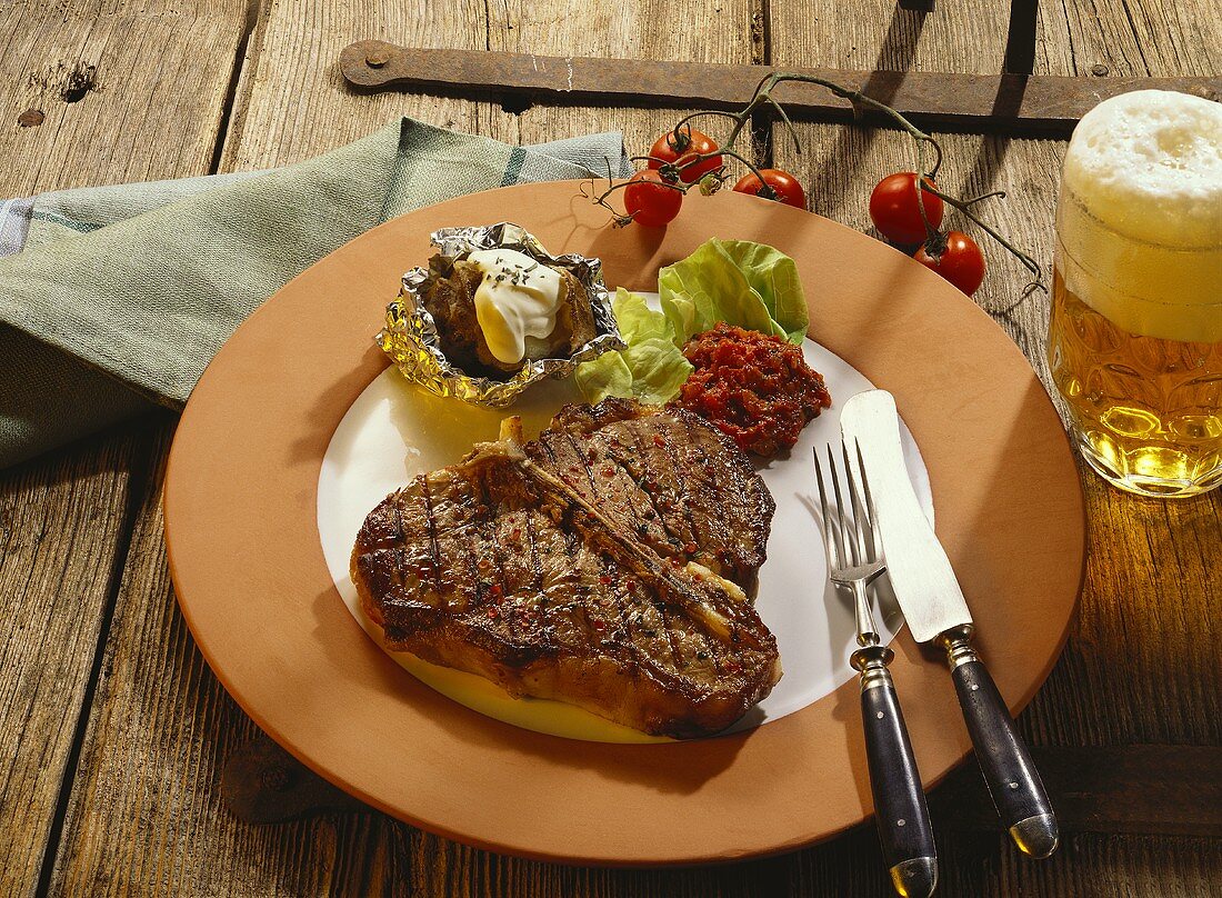 T-Bone-Steak mit Ofenkartoffel