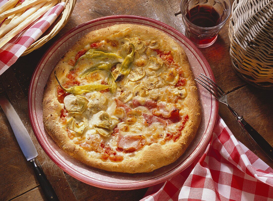Pizza quattro stagioni (Pizza mit diversen Auflagen, Italien)