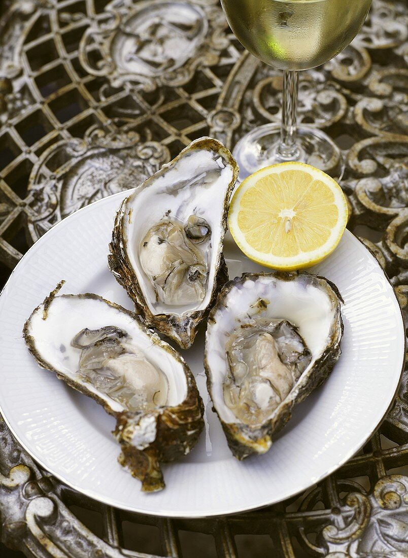 Three oysters with lemon