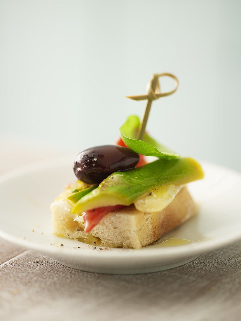 Canapé with asparagus and olive