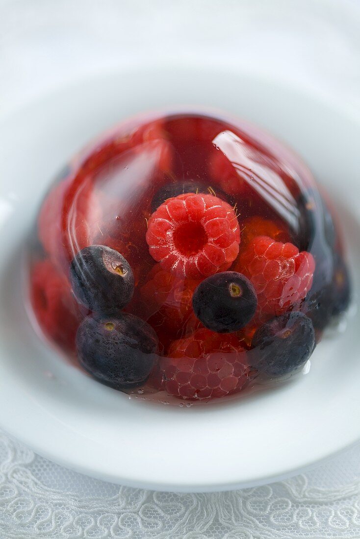 Jelly with raspberries and blueberries