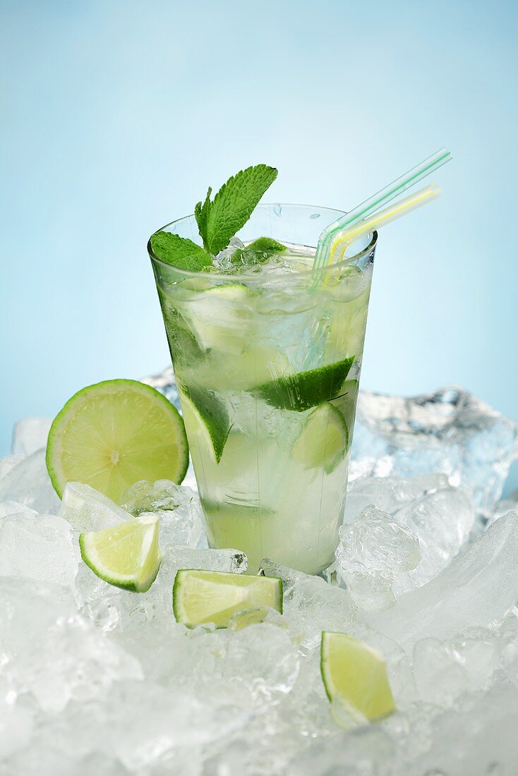 Caipirinha auf Eiswürfeln