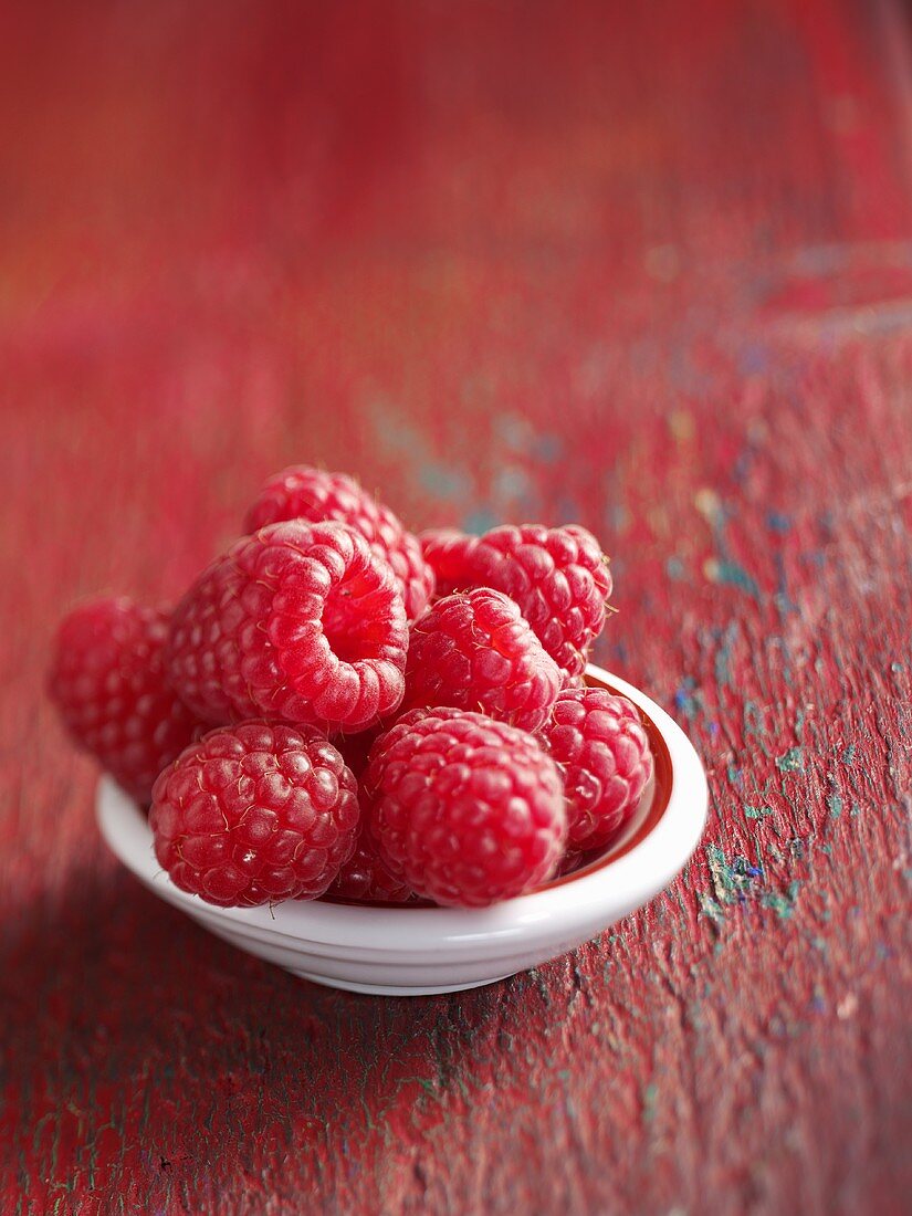 Raspberries in a small bowl