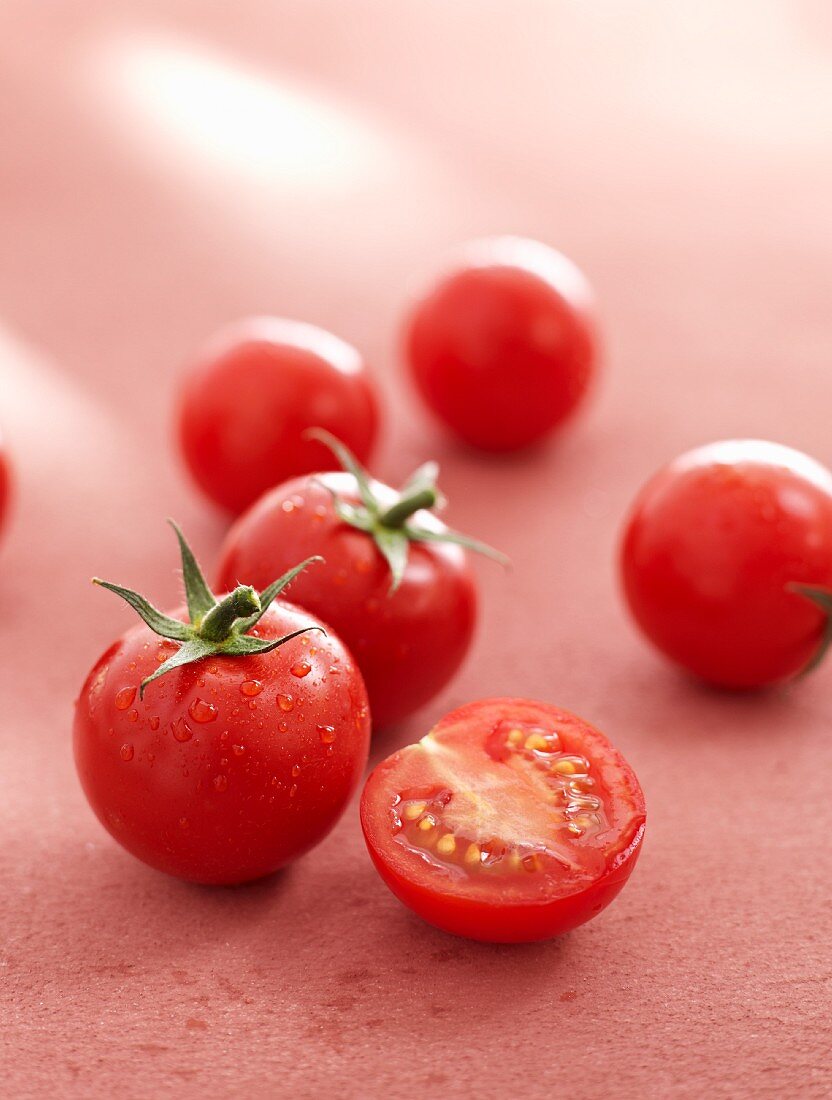 Tomaten mit Wassertropfen