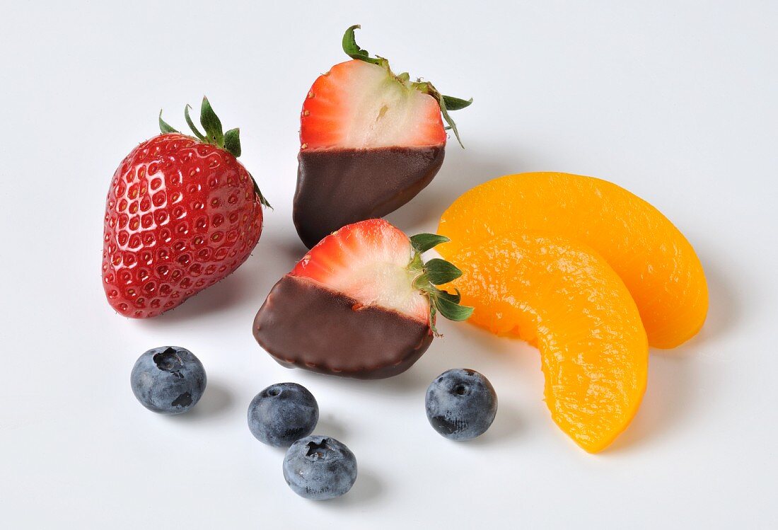 Chocolate strawberries, blueberries and peach slices