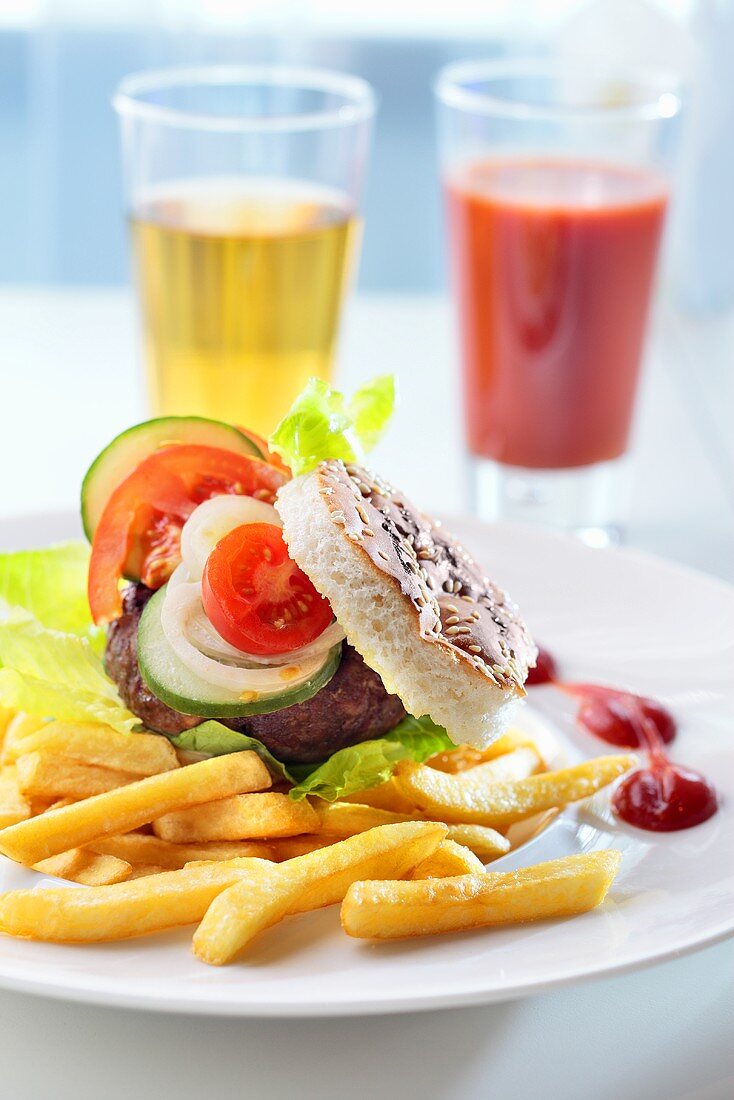 Mini-burgers with fries