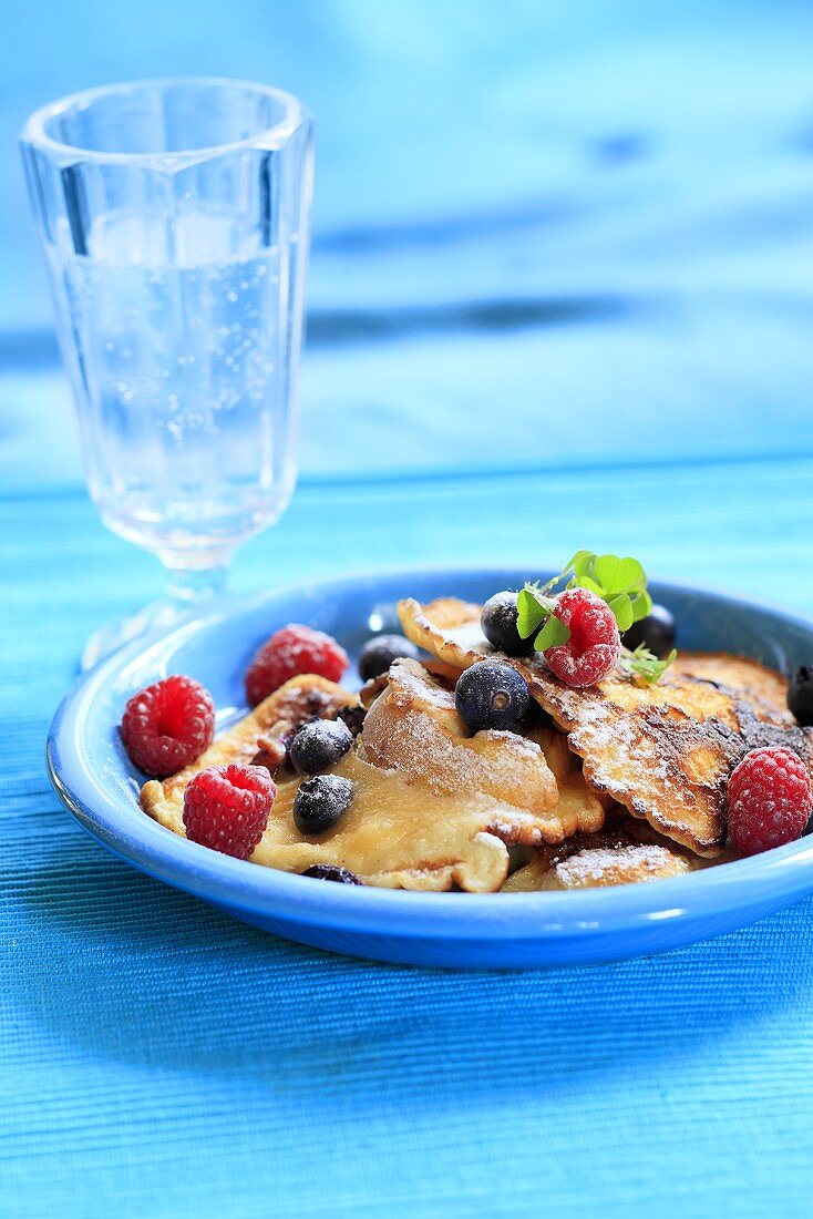 Pfannkuchen mit Waldbeeren