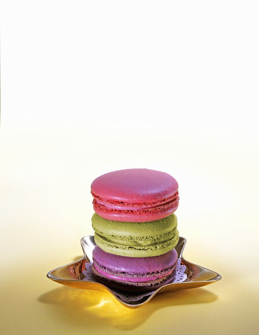 Three macaroons in a star shaped dish
