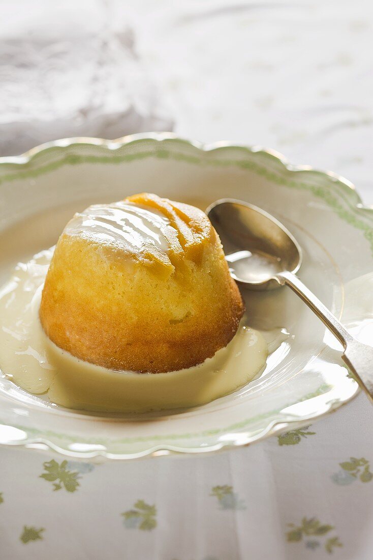 Biskuitpudding mit Ananas