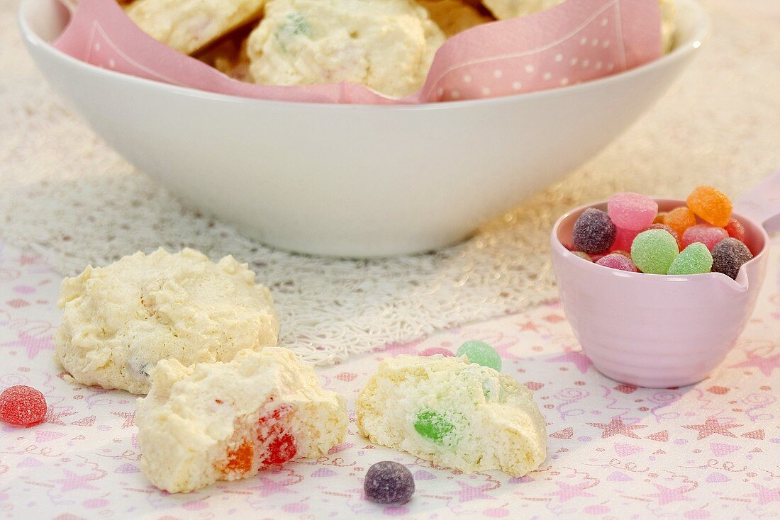 Meringues with jelly sweets