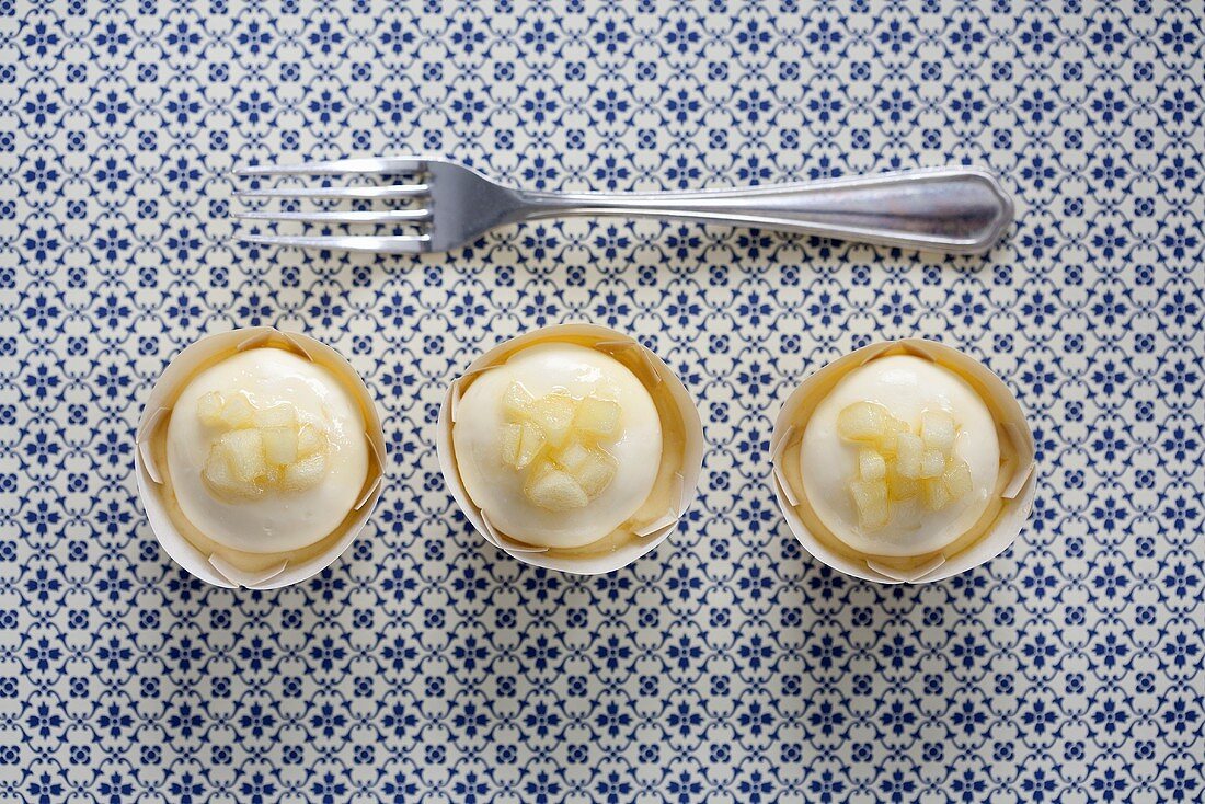 Cream cheese tartlets with diced apples