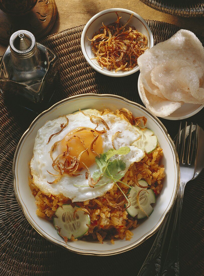 Nasi goreng; Gebratener Reis & Spiegelei