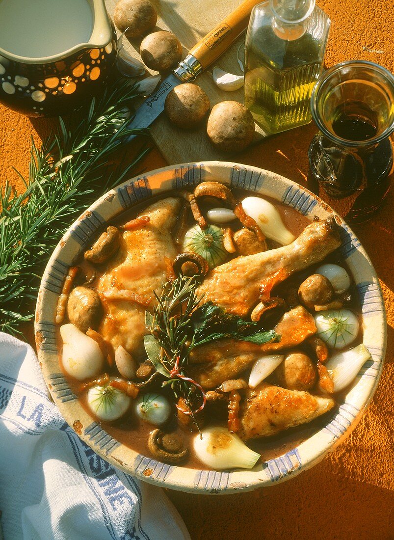 Coq au vin mit Perlzwiebeln