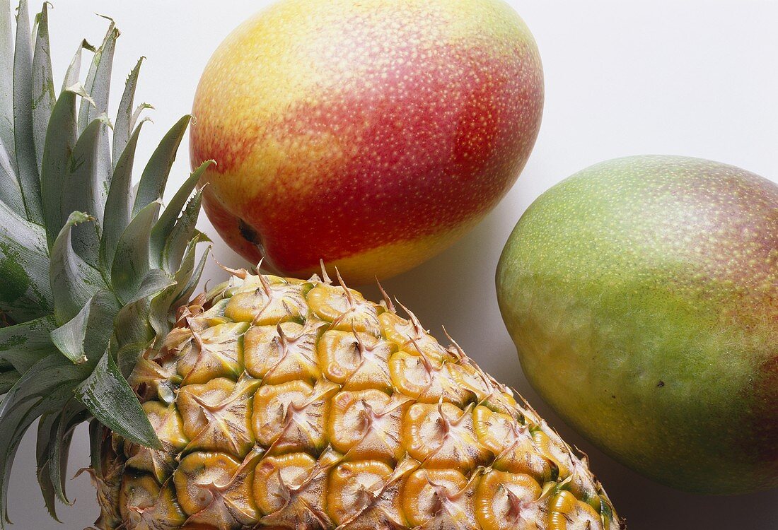 Ananas & zwei Mangos