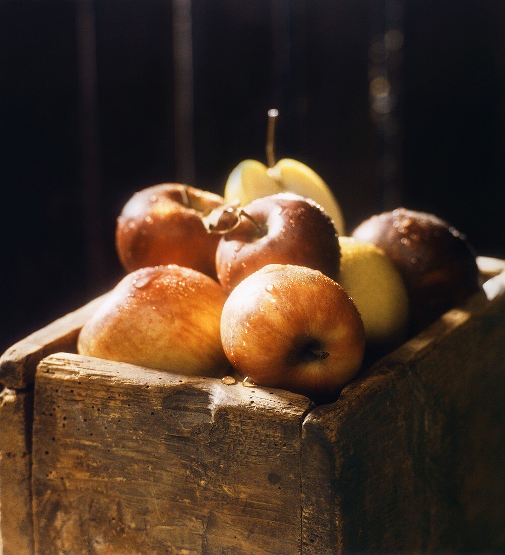 Fresh apples in a wooden crate