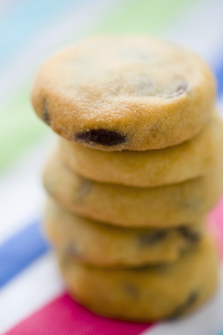 Ein Stapel Chocolate Chip Cookies (Nahaufnahme)