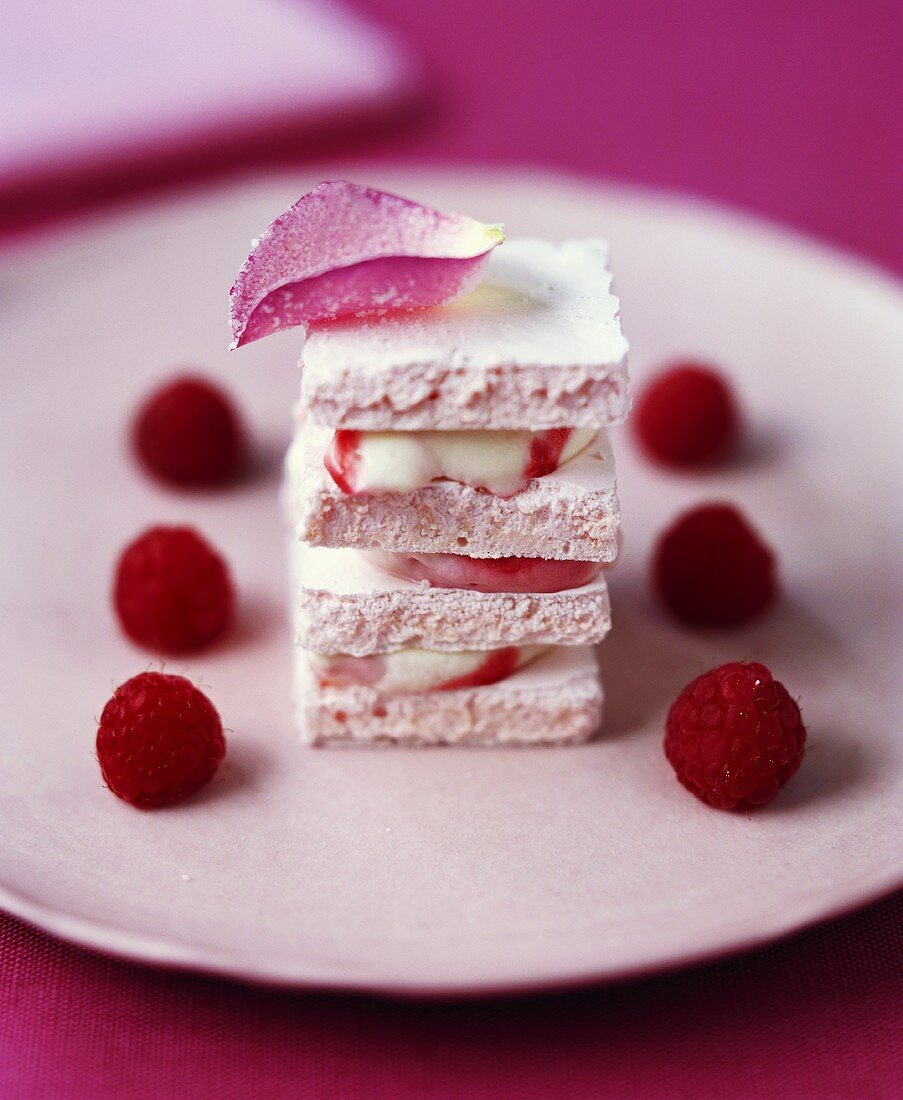 Tower of raspberry meringue and raspberry cream