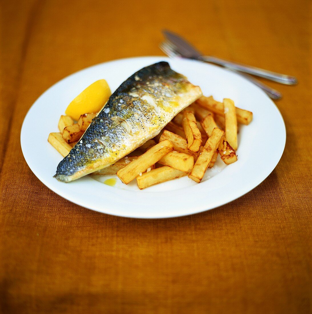 Fried zander on chips