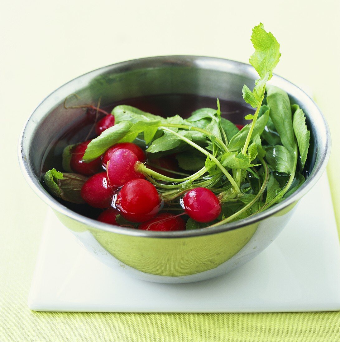 Radishes in bowl of water