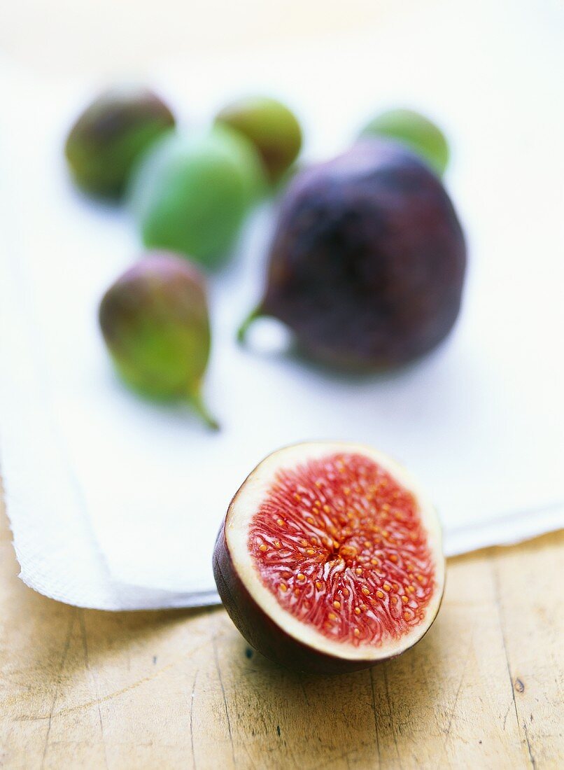 Fresh figs on kitchen cloth, one halved