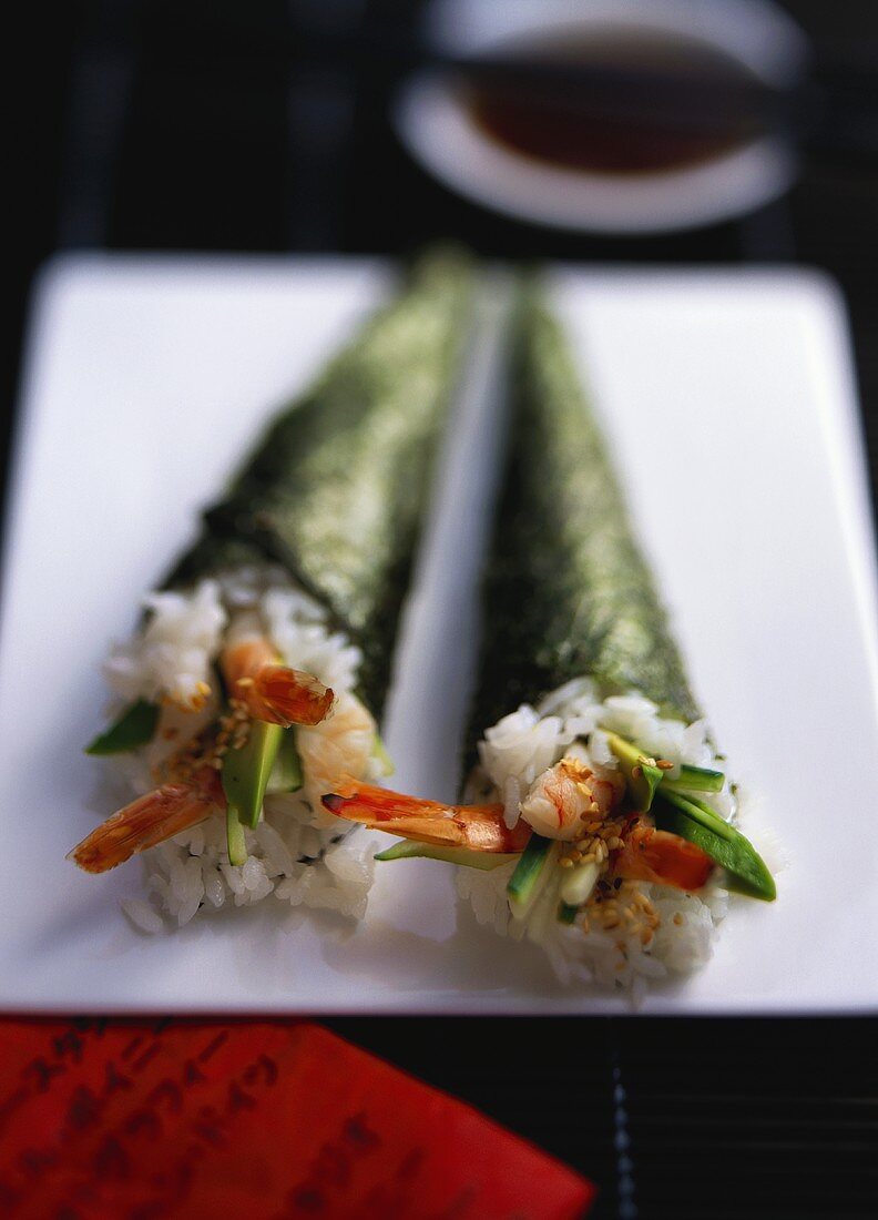 Two California-maki with shrimps and avocado