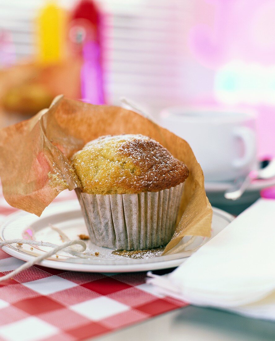 Muffin with icing sugar in paper case
