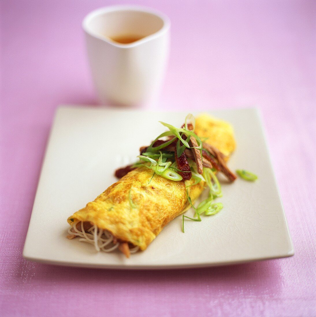 Pfannkuchen mit Glasnudeln, Entenbrust und Frühlingszwiebeln